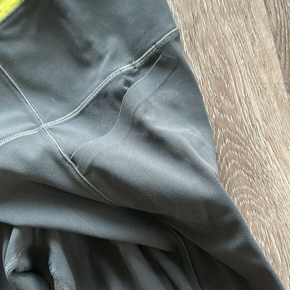 Athleta Revelation Laser Cut 7/8 Tight Leggings Green XL Tall Athletic Gym - Picture 4 of 6